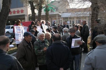 Фоторепортаж: Акции протеста в Раздане и Чаренцаване