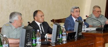 Նախագահ Սարգսյանն աշխատանքային խորհրդակցություն է անցկացրել պաշտպանության նախարարությունում