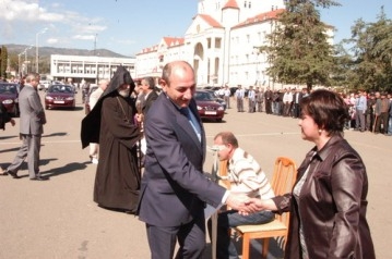 Արցախյան պատերազմի հաշմանդամների ձեռքի կառավարման մեքենաների հանձնման հանդիսավոր արարողության