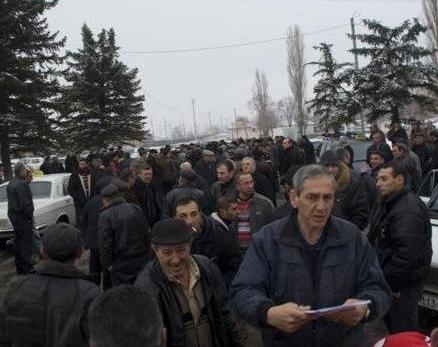 Демонстрация протеста водителей такси Ширакской области