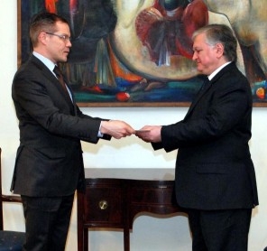 Լատվիայի դեսպանը Հայաստանի արտգործնախարարին հանձնեց իր հավատարմագրերի պատճենը