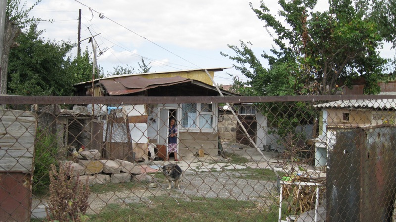 Վերջապես ե՞րբ են երկրաշարժից անօթևան ընտանիքներին զերծ պահելու ավելորդ թղթարարությունից և քաշքշուկներից