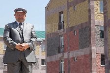 Գյումրու քաղաքապետ Վարդան Ղուկասյանը հատելու է հրապարակի եղևնիները