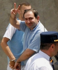 Նիկոլ  Փաշինյանն ազատ արձակվեց