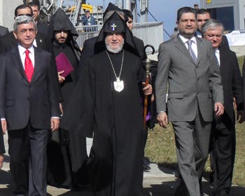 Եկեղեցի–պաշտոնյաներ երկկողմանի շահերի համընկնումից հասարակությունը որևէ կերպ չի շահում