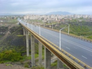 Նետվել է կամրջից