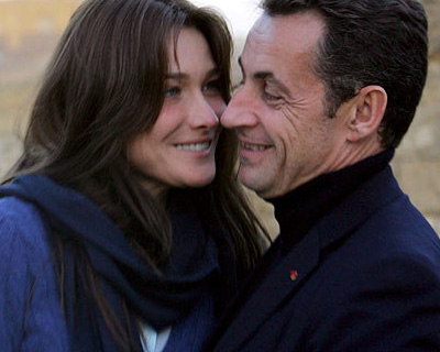 «Հրավիրենք Սարկոզիին ու կնիկ-երեխուն Հայաստան՝ կնքվելու». խումբ «Ֆեյսբուքում»  