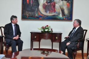 Ավստրիայի նորանշանակ դեսպանն իր հավատարմագրերի պատճենը հանձնեց Հայաստանի արտգործնախարարին