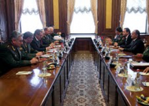 Министры обороны Армении и России обсудили перспективы военного сотрудничества