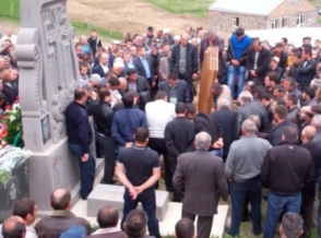 Վերին Գետաշենում տեղի ունեցավ սպանված զինվորի թաղման արարողությունը, իսկ Երևանում՝ բողոքի ակցիա