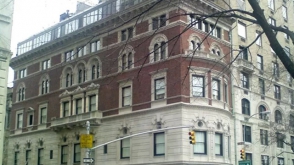 Абрамович покупет особняк в центре Нью-Йорка за рекордные $75 млн.