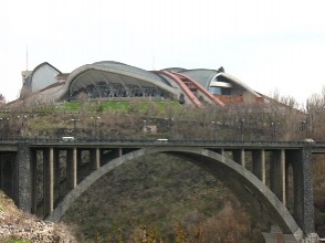 Երիտասարդը ցած է նետվել Կիևյան կամրջից