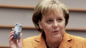 Сноуден готов дать показания о прослушивании телефонов Ангелы Меркель