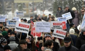 Ֆոտոռեպորտաժ ընդդեմ պարտադիր կուտակայինի հավաքից