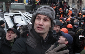 Протестующие и силовики по просьбе Кличко договорились о временном перемирии