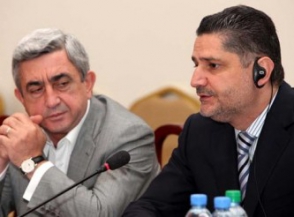 ՀՀ–ն ՌԴ-ի կազմում ինքնավար հանրապետություն է, որի կառավարիչն է Սերժիկ Հանձնողը