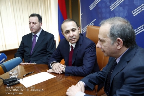 Հովիկ Աբրահամյանը ՀՀ էկոնոմիկայի նախարարության աշխատակազմին է ներկայացրել նորանշանակ նախարար Կարեն Ճշմարիտյանին