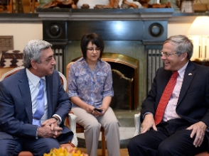 Սերժ Սարգսյանը  հյուրընկալվել է Հայաստանում ԱՄՆ դեսպանի նստավայր