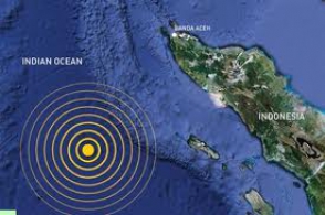 После сильного землетрясения Индонезии угрожает цунами