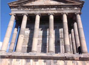 «Գառնի» տաճարի պատին գրառում կատարած ՌԴ քաղաքացու դեմ քաղ. հայց է ներկայացվել