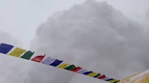 Альпинист снял на видео смертельную лавину на Эвересте