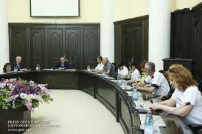 Վարչապետն ընդունել է «Նաիրիտ» գործարանի մի խումբ աշխատակիցների