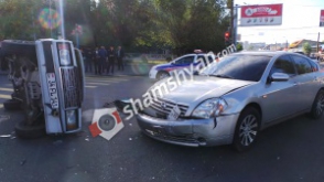 «Հարսնաքարի» դիմաց բախվել են «Nissan Teana»-ն ու «07»-ը (լուսանկար)