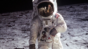 Более 8 тыс. фотографий экспедиций астронавтов на Луну в одном видео