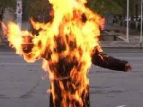 Խանջյան-Նալբանդյան փողոցների խաչմերուկի մոտ մանկահաս երեխաների հետ ինքնահրկիզման փորձ է արել