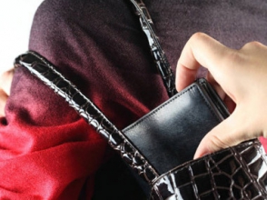 Թիվ 27 երթուղու ավտոբուսում դրամապանակ գողացած կնոջը հայտնաբերել են