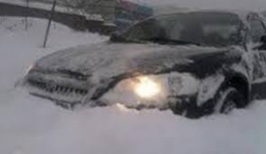 Ավտոմեքենաներն արգելափակվել են փոսում և ձյան մեջ