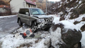 Կիևյան կամրջի տակ ճանապարհի մերկասառույցի պատճառով ավտոմեքենաները բախվում են իրար