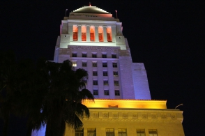 Լոս Անջելեսի քաղաքապետարանի շենքը լուսավորվել է հայկական դրոշի գույներով (լուսանկար)