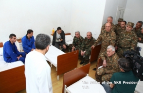 Սերժ Սարգսյանն ու Բակո Սահակյանն այցելել են Ստեփանակերտի կենտրոնական զինվորական հոսպիտալ