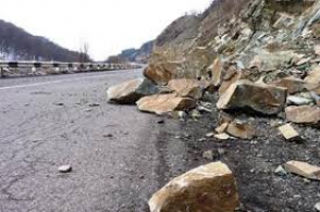 Քարաթափում է տեղի ունեցել Ճամբարակ-Իջևան ավտոճանապարհին