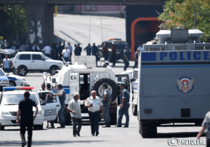 Погибшим полицейским был замкомандира захваченного полка