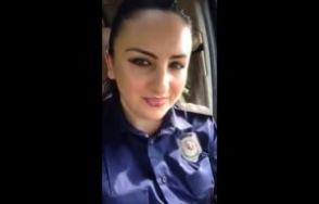 Վրացուհի ոստիկանը երգել է մեքենա վարելիս և տուգանվել