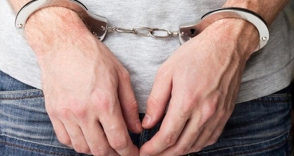 Հետախուզվում էր բնակարանի անձեռնմխելիությունը խախտելու և ծեծի մեղադրանքներով