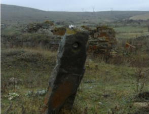 Ուր էր անհետացել Հարժիսի քարավանատան ուղեցույց քարերից մեկը. մանրամասներ (ֆոտոշարք)