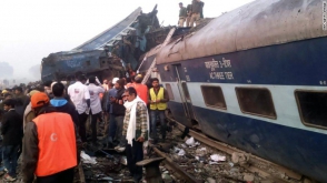 Հնդկաստանում ուղևորատար գնացքը վթարի է ենթարկվել․ կան բազմաթիվ զոհեր (տեսանյութ)