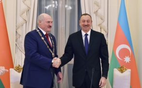 Лукашенко наградили орденом «Гейдар Алиев» (видео)