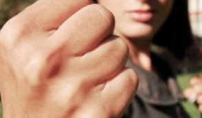 Վանաձորցին ձեռքով հարվածել է կնոջ գլխին