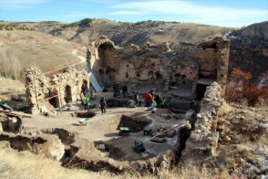 Հայատառ փորագրություններով քարե մատյան է հայտնաբերվել պատմական Խարբերդի տարածքում (ֆոտոշարք)