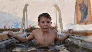 В России более 1,8 млн человек приняли участие в Крещенских купаниях