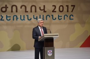 Ժողովուրդը ոտ առել՝ գնում է, էս մարդը հայրենասիրությունից է խոսում