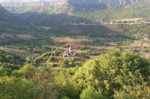 Վիճելի եկեղեցիներ. Խուճապ, Հնեվանք, Քոբայր, Ախթալա, Կիրանց