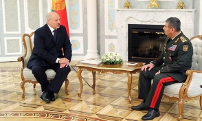 Լուկաշենկոն և Ադրբեջանի ՊՆ ղեկավարը քննարկել են ռազմատեխնիկական համագործակցությունը
