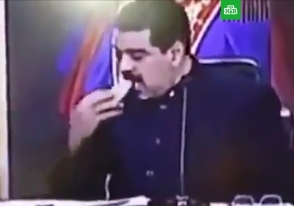 Վենեսուելայի նախագահին «բռնացրել» են ուղիղ եթերում կարկանդակ ուտելիս (տեսանյութ)