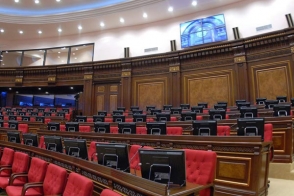 Խորհրդարանն այսօր չկարողացավ նիստ անցկացնել․ «Ծառուկյան» խմբակցությունը բոյկոտ է հայտարարել (տեսանյութ)