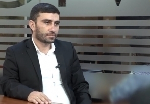 Ռոբերտը հանձնում է Սերժին